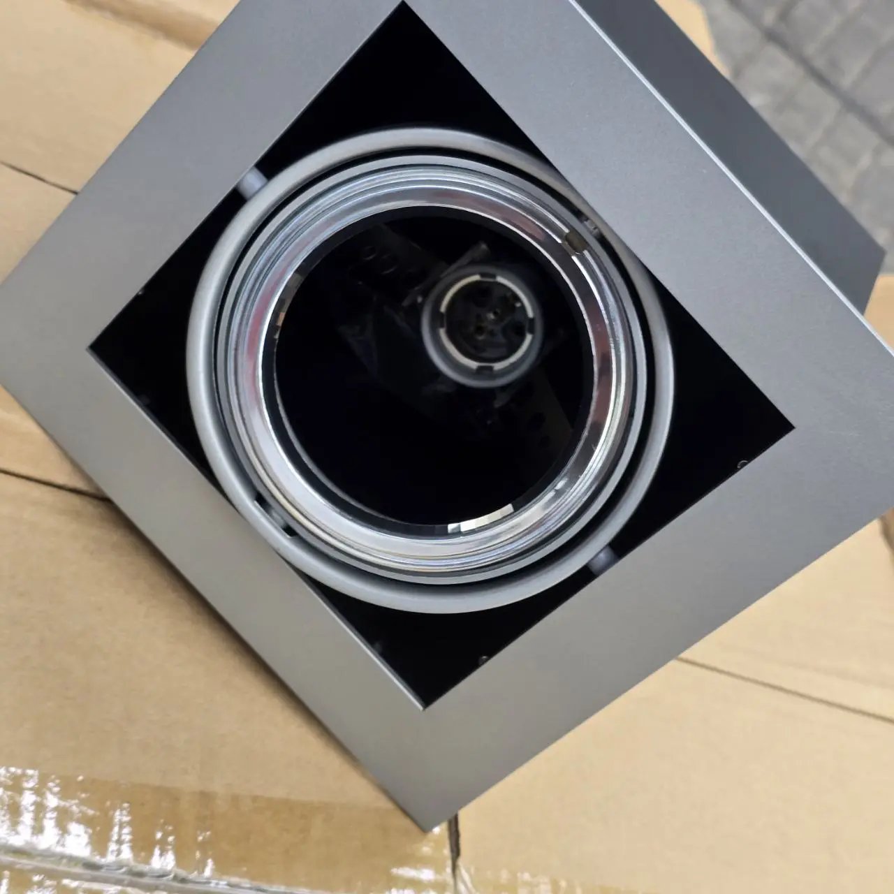 Lámparas de luz E27 con cajas de embalaje - imagen 2