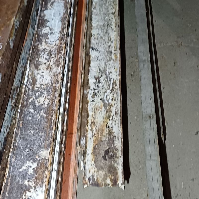Cuatro vigas de hierro para construcción - imagen 4