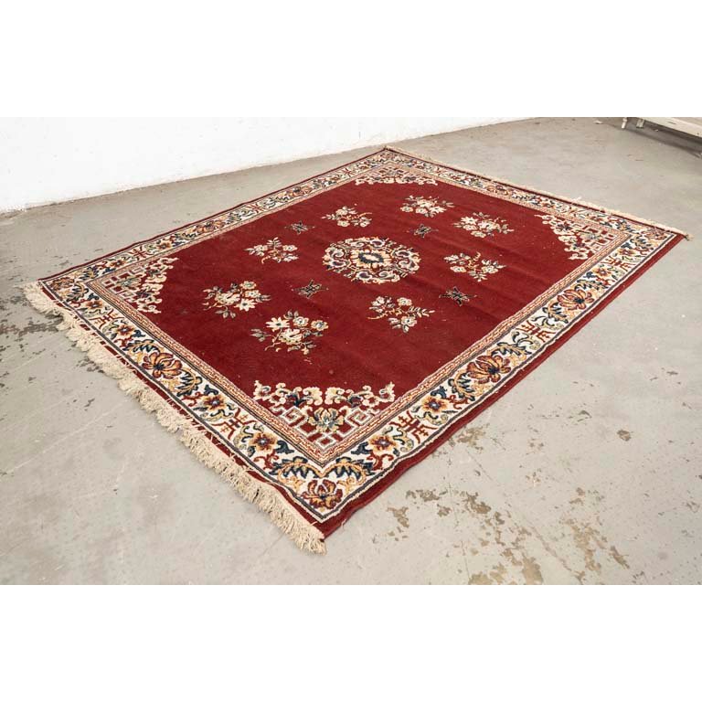 Lote siguiente: Alfombra acrílica con diseño floral y detalles para limpiar