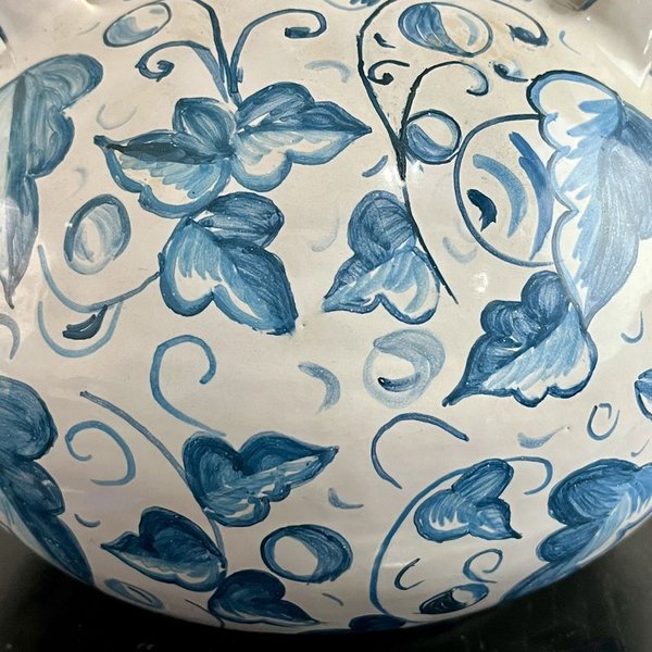 Gran florero en cerámica con flores azules - imagen 4