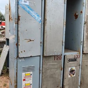 Locker Metálico Industrial con Puertas y Ventilación - imagen 4