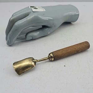 Cuchara Antigua de Bronce con Mango de Madera - imagen 2