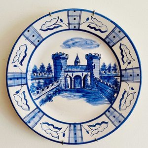 Par de Platos Decorativos con Castillos Medievales Pintados a Mano - imagen 2