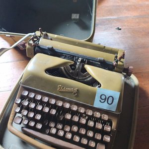 Lote anterior: Antigua Máquina de Escribir Riemetall con Estuche