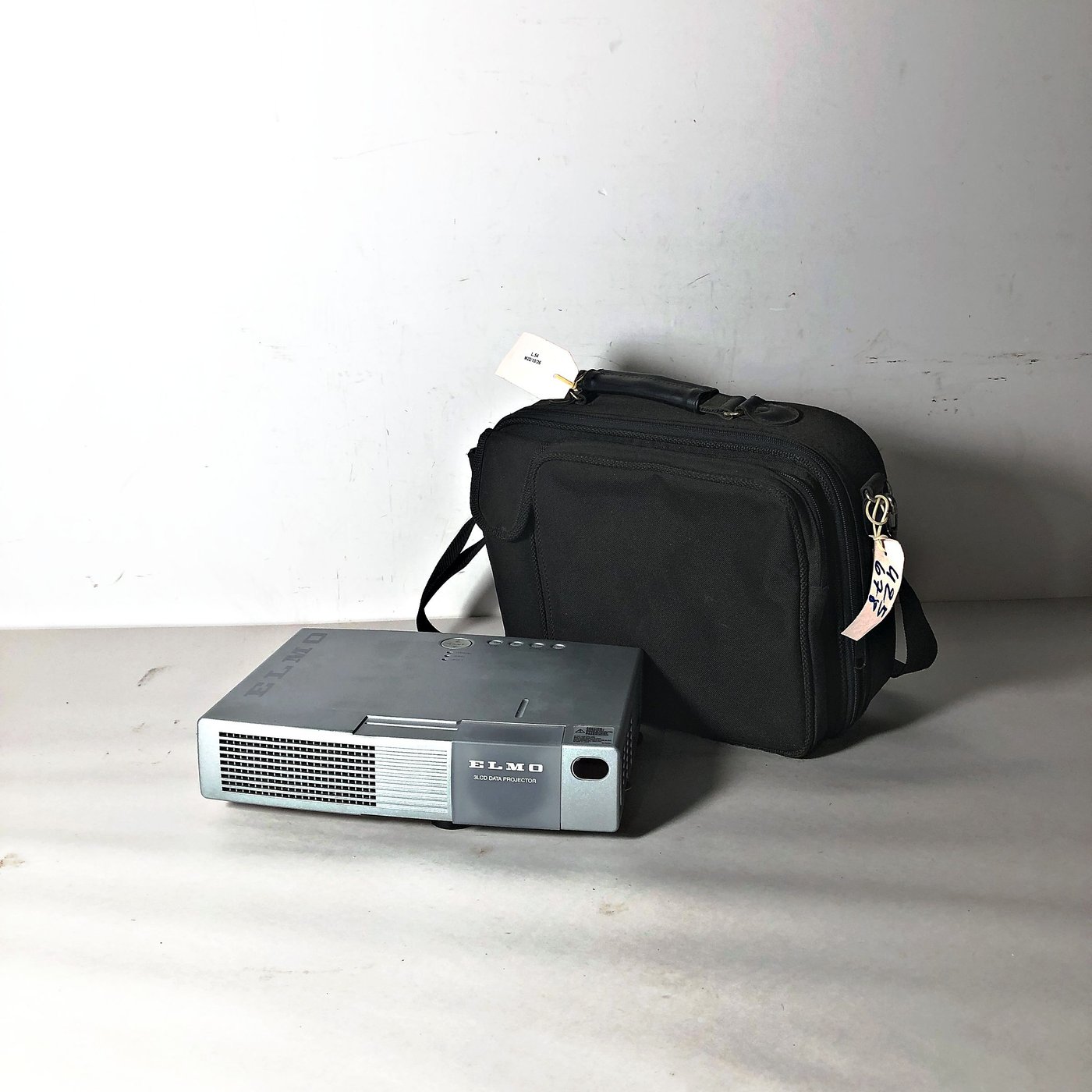 Proyector Elmo 3LCD Data Projector con Control Remoto