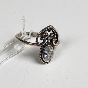 Anillo de Plata con Piedra Ovalada y Detalles Calados - imagen 3