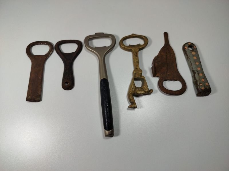 Colección de llaves antiguas y detectores - imagen 4