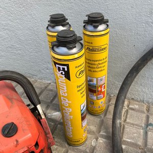 Motosierra a Repuesto con Accesorios: Espumas, Llave Francesa, Foco e Inflador - imagen 5