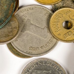 Lote de Monedas Varias de Uruguay y Otros Países - imagen 4
