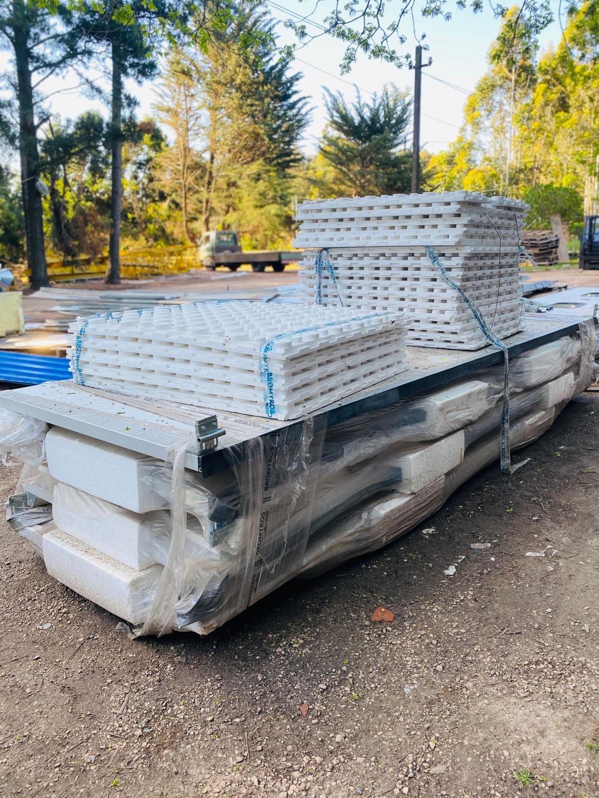 Item porton-seccional-elevadizo-460-x-410-m-20-hojas-de-espuma-plast - Image 1