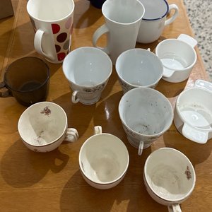 Lote siguiente: Lote de Tazas de Cerámica y Vidrio
