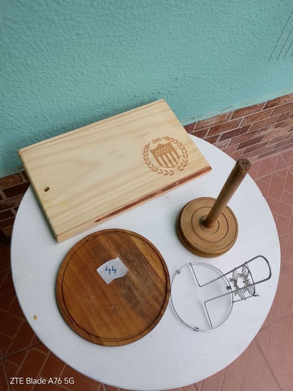 Muebles de Madera y Accesorios Antiguos - imagen 2