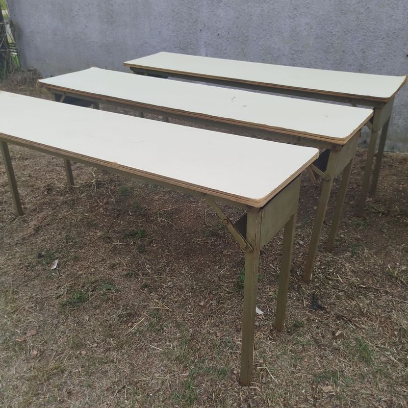 Lote siguiente: Mesas plegables de hierro con superficie plana y ajustable