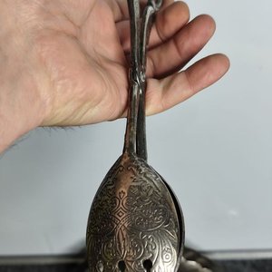 Set de 5 Utensilios de Metal con Grabados Estilo Antiguo - imagen 7