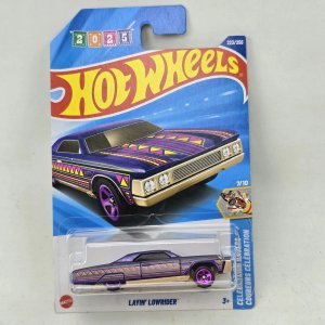 Hot Wheels Layin' Lowrider Morado Coleccionable - imagen 1
