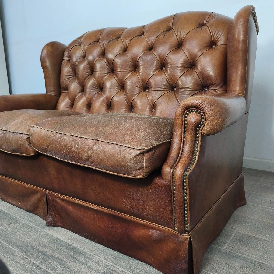 Sillón de cuero capitoneado con respaldo capitoneado y almohadones - imagen 10