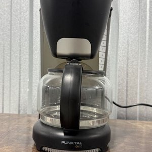 Cafetera Eléctrica Punktal Línea Deco Gris y Negro - imagen 2
