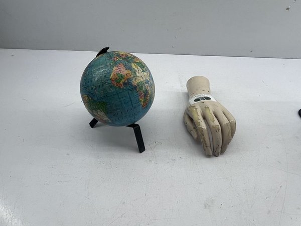 Globo Terráqueo Decorativo de Metal y Cartón con Soporte