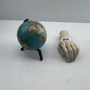 Lote siguiente: Globo Terráqueo Decorativo de Metal y Cartón con Soporte