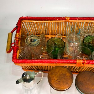 Lote de Cristalería Variada: Vasos, Jarras, Hielera y Floreros - imagen 3