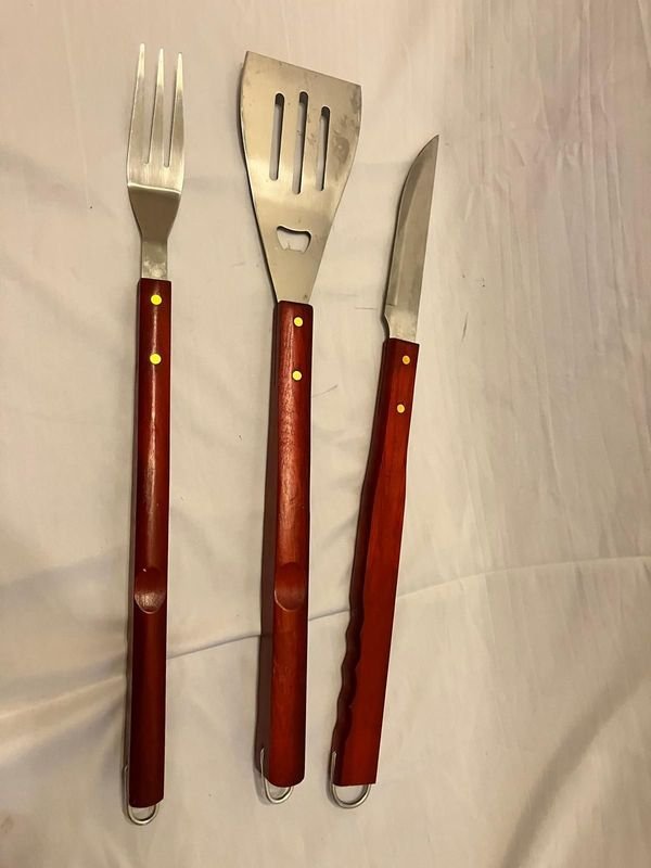 Set de 3 Utensilios para Asado: Tenedor, Espátula y Cuchillo - imagen 1
