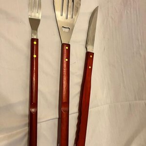 Set de 3 Utensilios para Asado: Tenedor, Espátula y Cuchillo - imagen 1