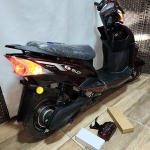 Scooter Eléctrica con Batería de Litio 48V/800W y Cargador - imagen 5