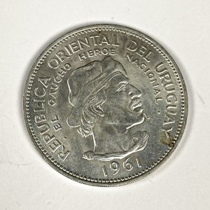 Moneda de Plata "El Gaucho" 10 Pesos Uruguayos 1961 - imagen 3