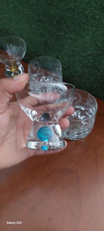 Colección de vasos y copas de vidrio - imagen 7
