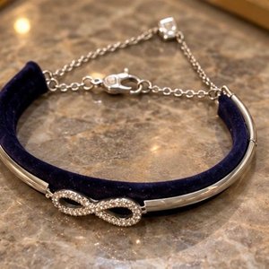 Pulsera Swarovski Infinito Cristales Plateada con Estuche Original - imagen 3