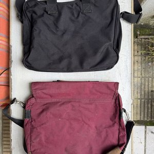Lote de 2 Bolsos: Negro "PowerTrain 2000" y Bordeaux Estilo Maletín - imagen 3