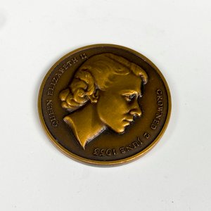 Medalla Bronce Reina Elizabeth II Coronada 1953 - imagen 2