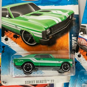 5 autos colección Hot Wheels en su blister original. - imagen 2