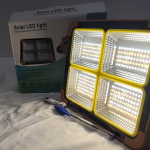 Foco LED Solar Recargable Multifunción con Valijas, Nuevo en Caja - imagen 6