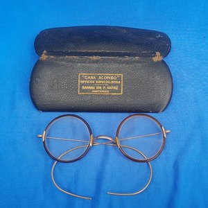 Antiguos Lentes Redondos Enchapados en Oro con Estuche Original "Casa Alonso" - imagen 6