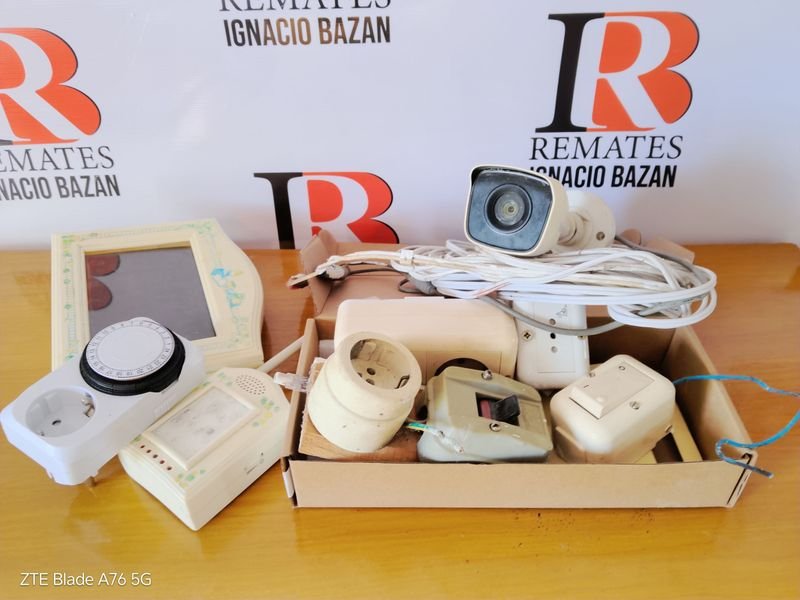 Lote de electrónicos y accesorios - imagen 3