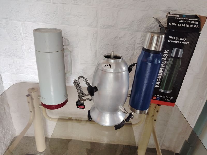 Lote de Cafetera Eléctrica Vintage y Dos Termos