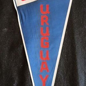 Lote siguiente: Banderín Antiguo Club Nacional de Football "C.N. de F. Uruguay"