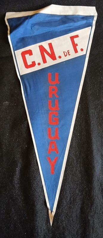 Banderín Antiguo Club Nacional de Football "C.N. de F. Uruguay"