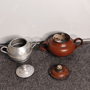 Lote anterior: Dos Azucareros Antiguos: Esmaltado y Aluminio con Tapas