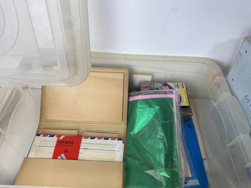 Lote de papelería y artículos escolares en excelente estado - imagen 10