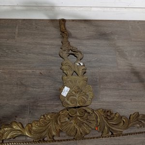 Consola Antigua de Bronce con Detalle Floral - imagen 6