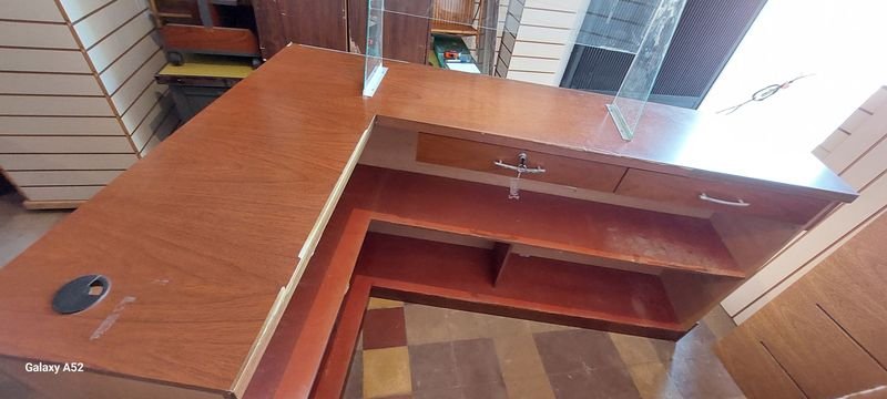Mostrador en madera de excelente estado - imagen 4