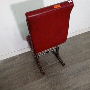 Sillón Anatómico Rojo Tapizado en Cuero con Base de Metal y Madera - imagen 5