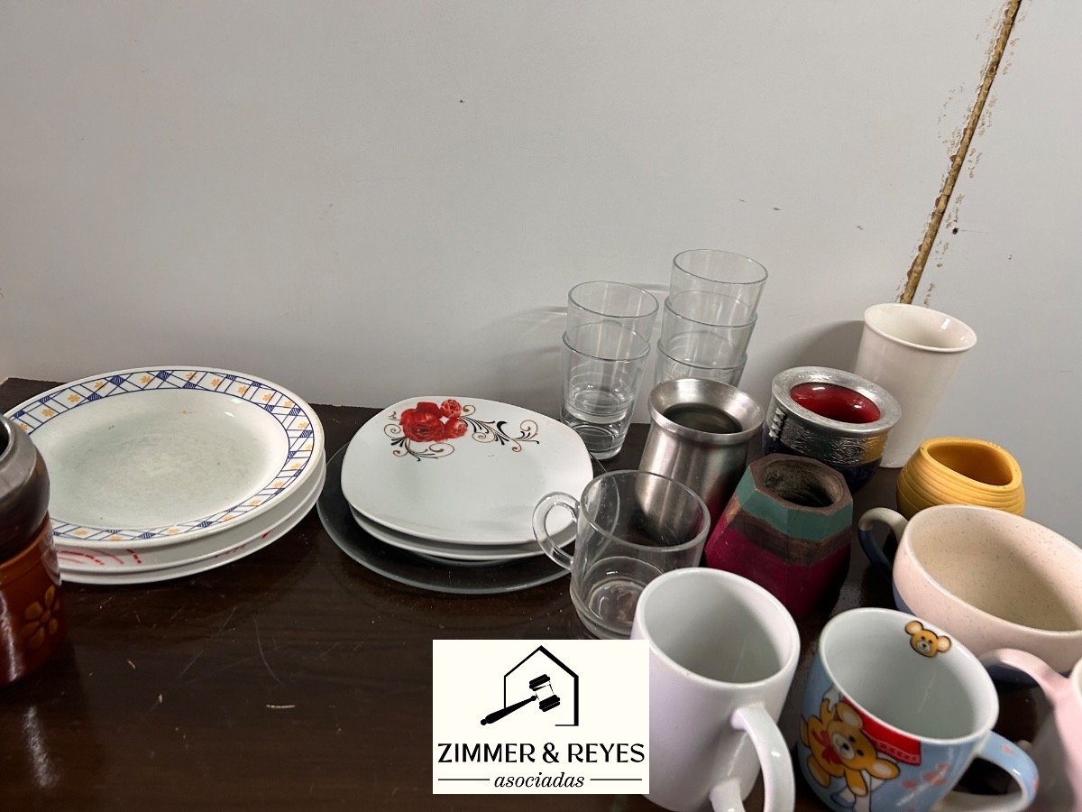 Lote de Vajilla y Tazas Varias