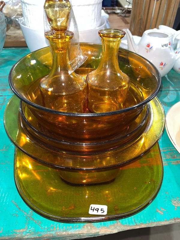 Set de 4 Fuentes Ensaladeras con Aceitero y Vinagrera de Vidrio Ámbar - imagen 1
