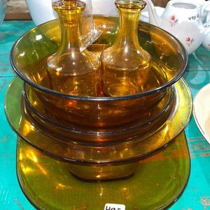 Lote anterior: Set de 4 Fuentes Ensaladeras con Aceitero y Vinagrera de Vidrio Ámbar