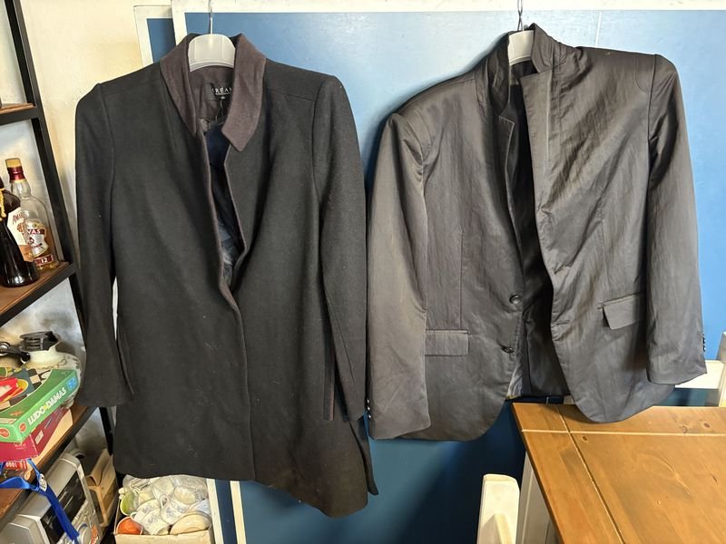 Dos Sacos Negros de Caballero de Distintas Telas