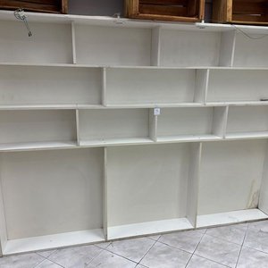 Lote siguiente: Estantería Blanca Modular con Múltiples Reparticiones