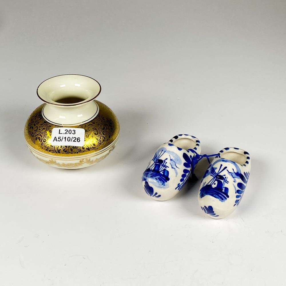 Florerito de porcelana aleman y zuecos holandeses